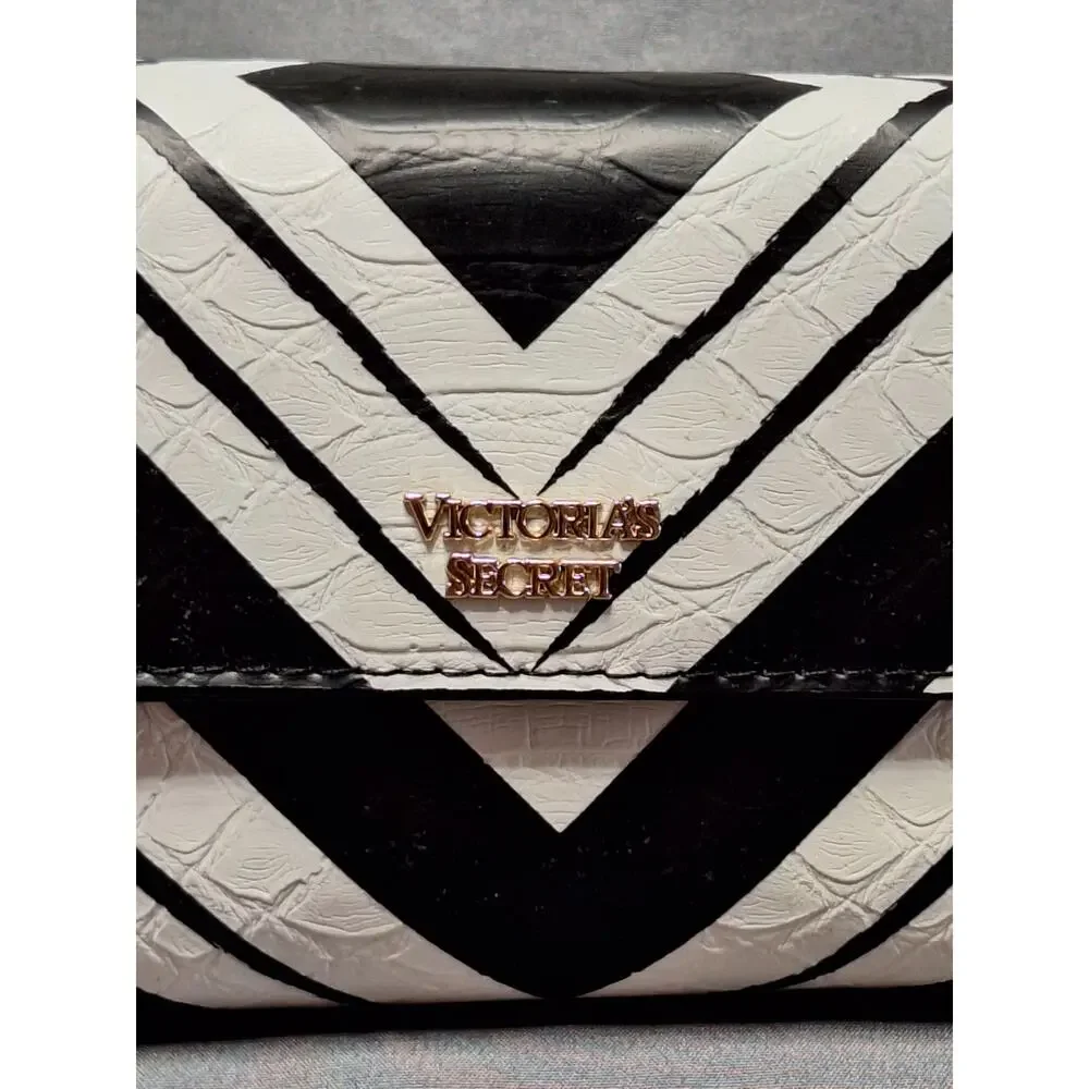 Victoria's Secret Chevron Tech Wristlet Wallet Black/White - Picture 2 of 6